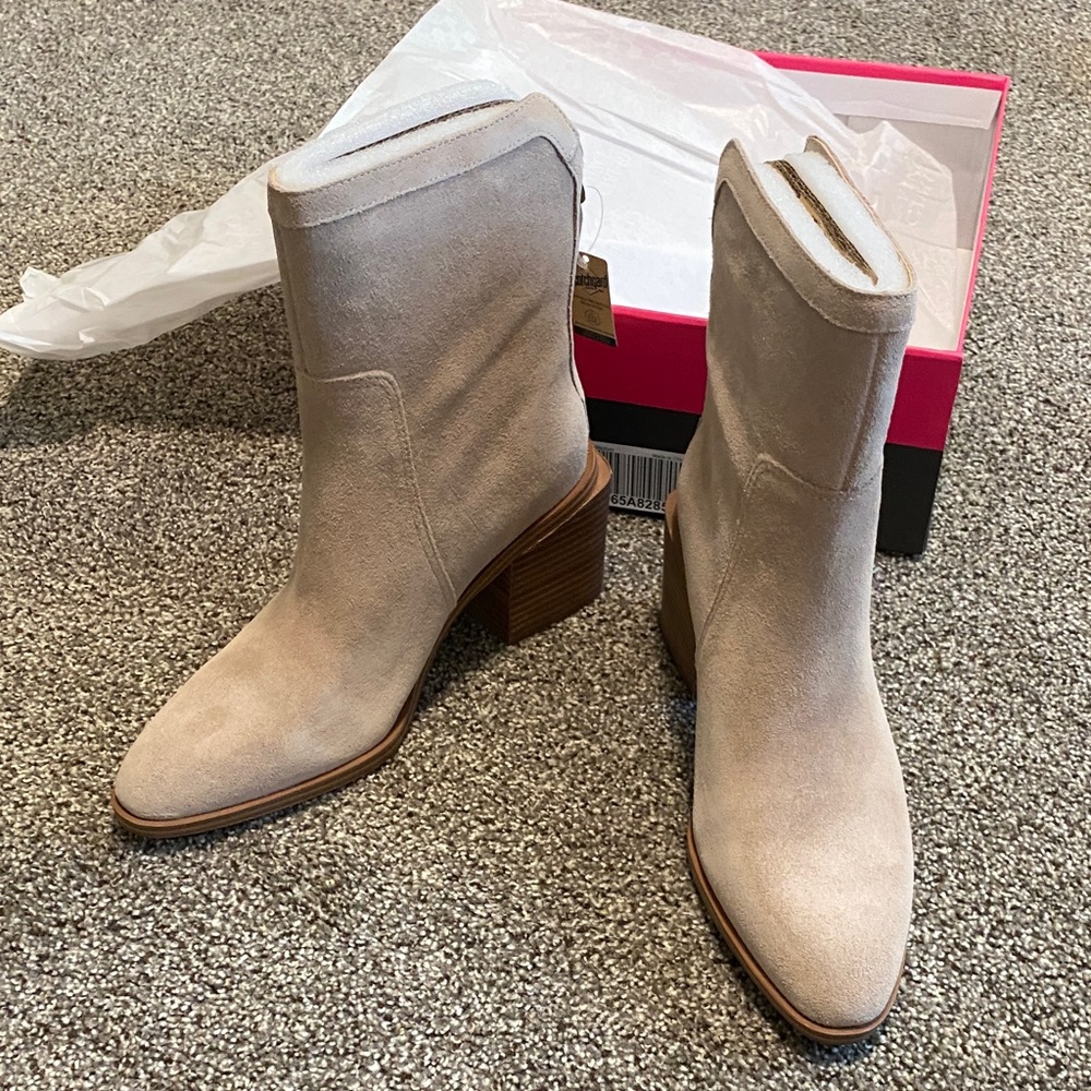 NWTs Vince Camuto Light Tan Suede Heeled Boots Size 8.5